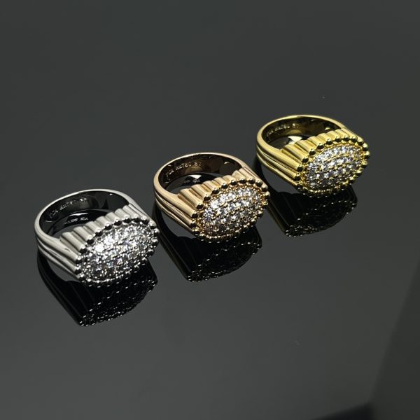 Van Cleef & Arpels Perlèe diamonds pavè ring