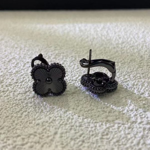 Van Cleef & Arpels Magic Alhambra earrings - Image 3