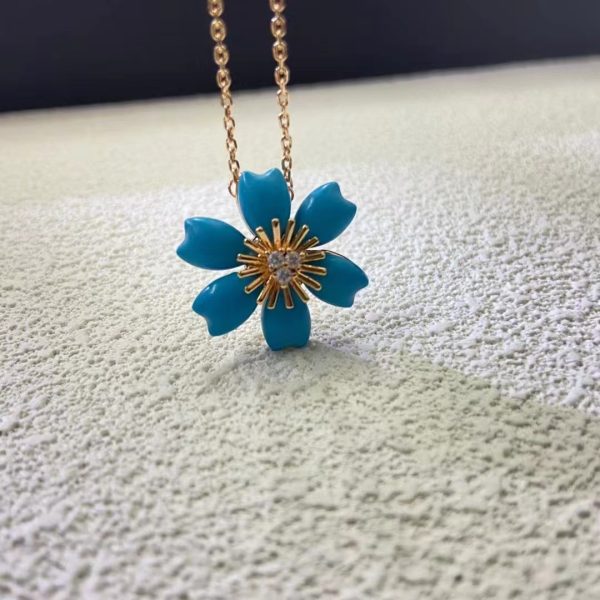 Van Cleef & Arpels Rose de Noel pendant - Image 3