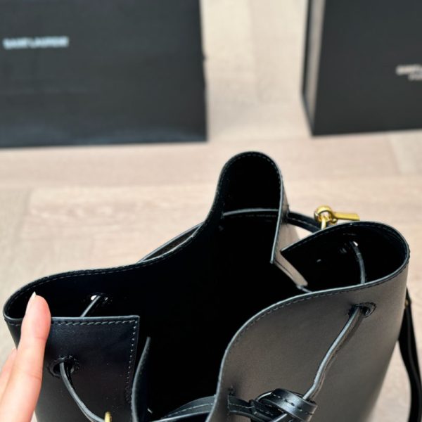 SAINT LAURENT PARIS VII pochon in lambskin - Image 6