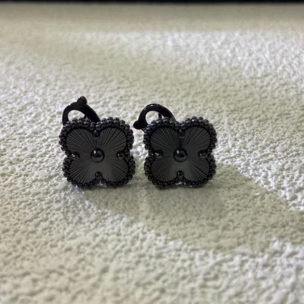 Van Cleef & Arpels Magic Alhambra earrings - Image 2
