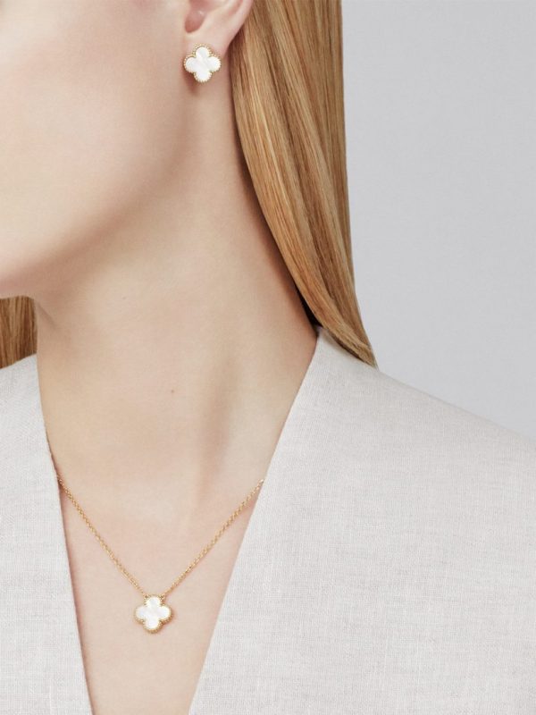 Van Cleef & Arpels Vintage Alhambra pendant - Image 3