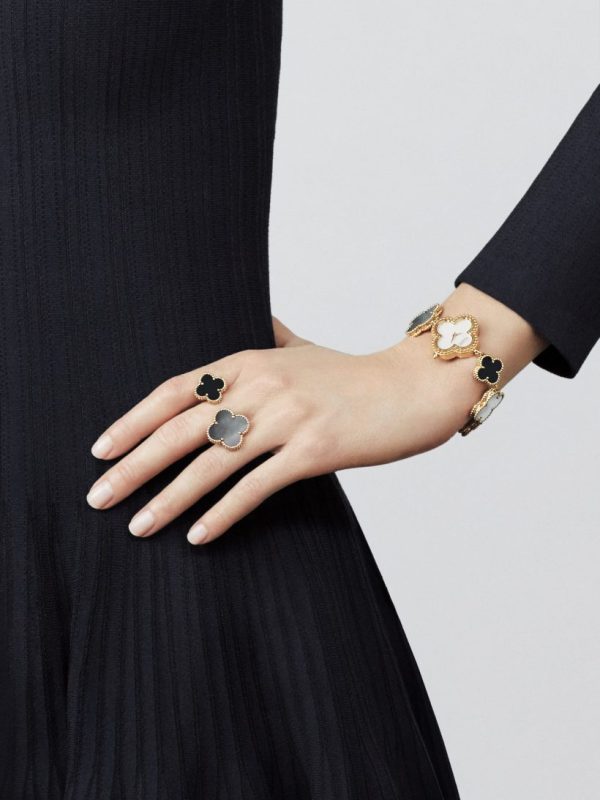 Van Cleef & Arpels Magic Alhambra Between the Finger ring - Image 4