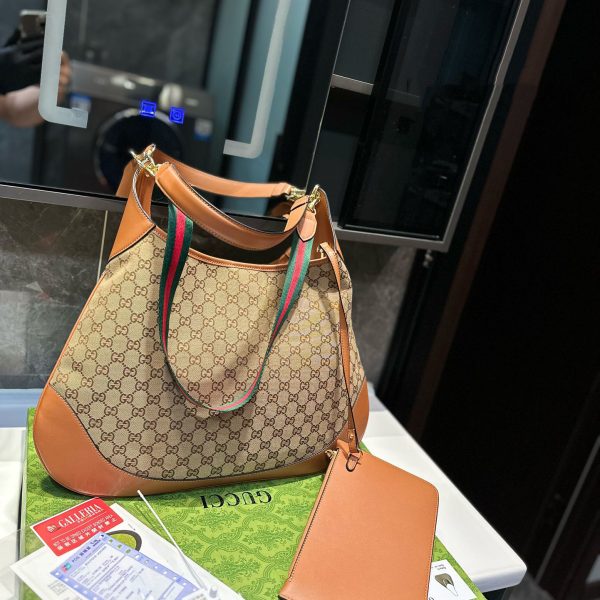 GUCCI medium shoulder bag