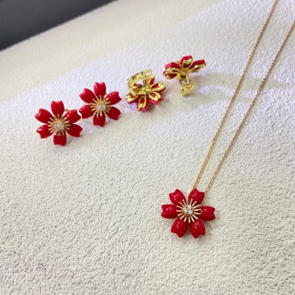 Van Cleef & Arpels Rose de No?l pendant, mini model - Image 4
