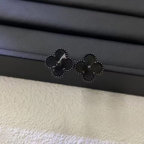 Van Cleef & Arpels Magic Alhambra earrings