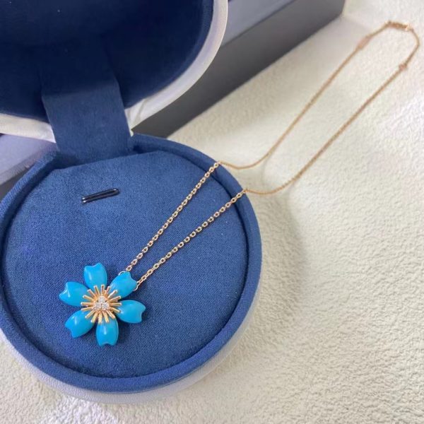 Van Cleef & Arpels Rose de Noel pendant