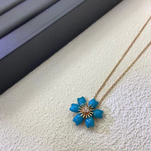 Van Cleef & Arpels Rose de Noel pendant - Image 2