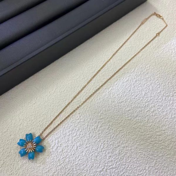 Van Cleef & Arpels Rose de Noel pendant - Image 4