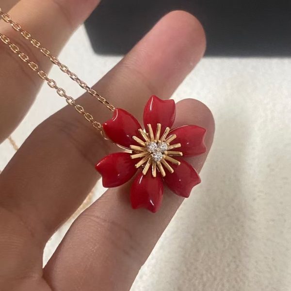 Van Cleef & Arpels Rose de No?l pendant, mini model - Image 2